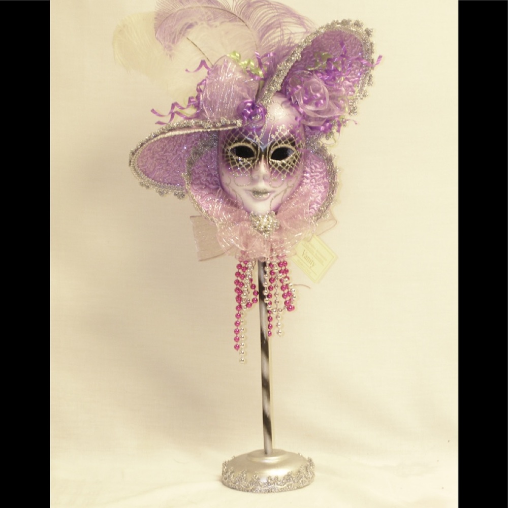 NIB  lavender mask on stand feathers fancy fun purple